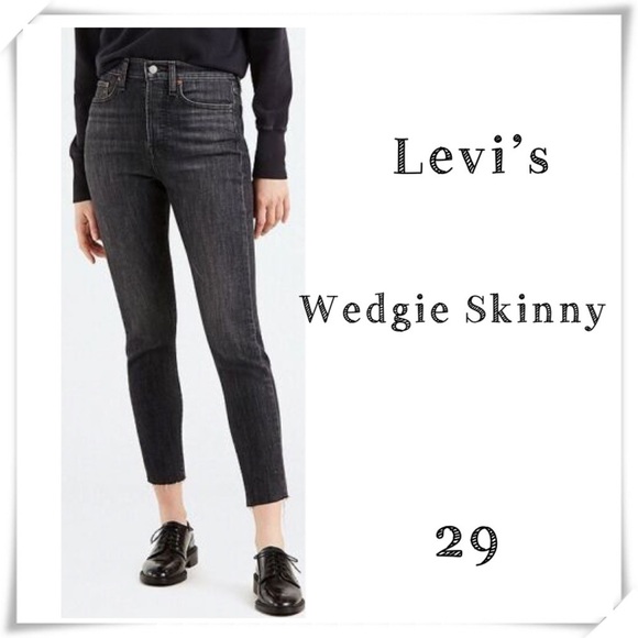 LEVI’S Wedgie Skinny Jeans Fringed Bottoms in Washed Black Size 29 - Picture 1 of 9